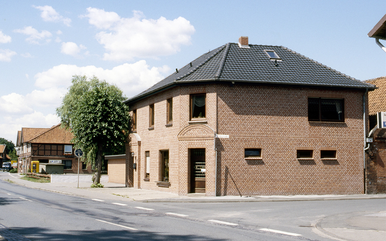 Nach der Sanierung des Hauses wird es durch ein Friseurgeschaft genutzt